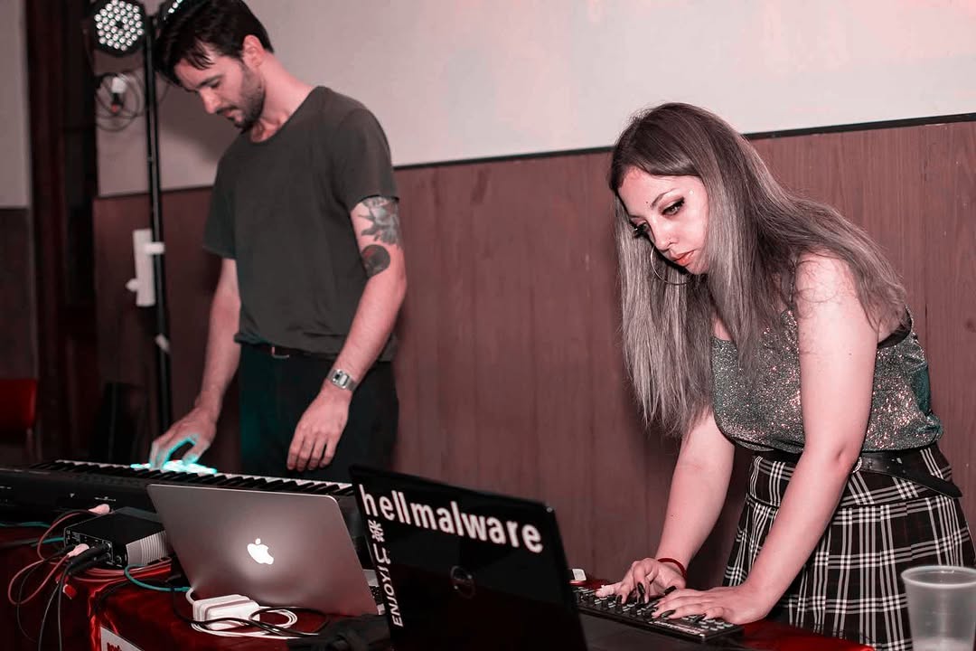 LIVE VISUALS · EN FOCO FESTIVAL — Live visuals for Fan Fiordo and Sofía Zeta.